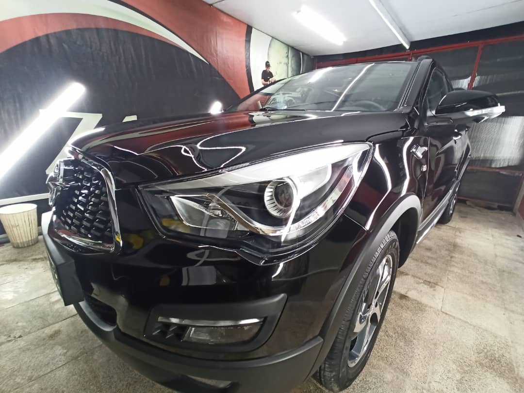 دیتیلینگ و سرامیک خودرو